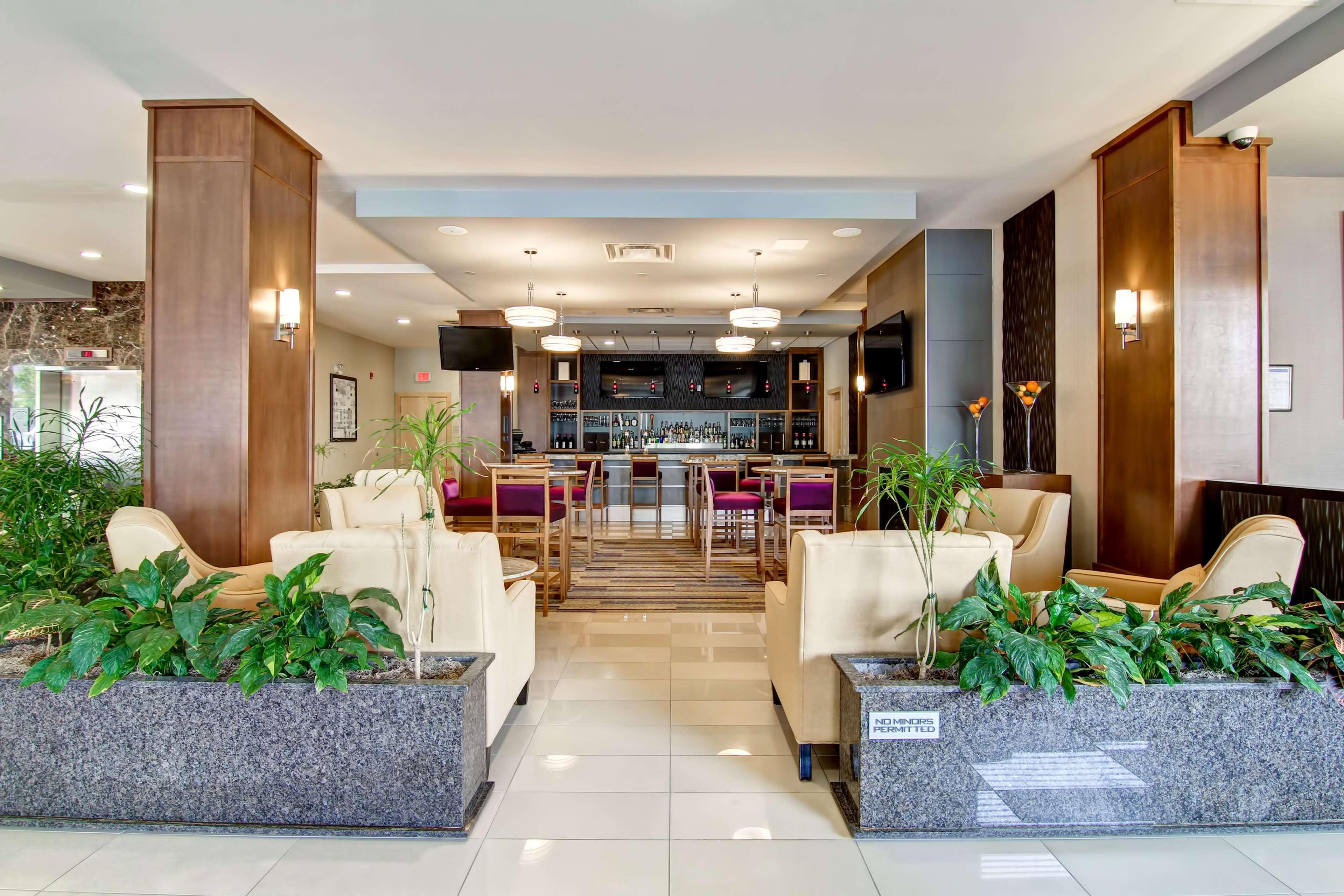 Doubletree By Hilton - Kamloops Hotel Екстериор снимка